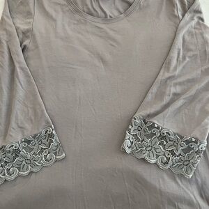 Hanro NWOT Lace Cuff Long Sleeve Top & Capri bottom PJ Set Light Grey M